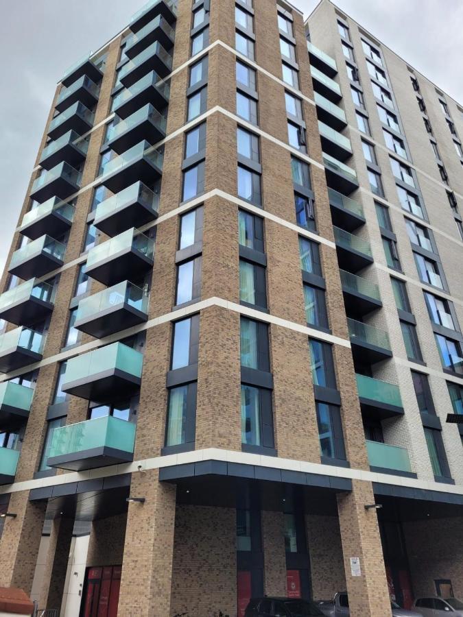 Modern Apartments In Brentford 2 Minutes Walk From Kew Bridge المظهر الخارجي الصورة